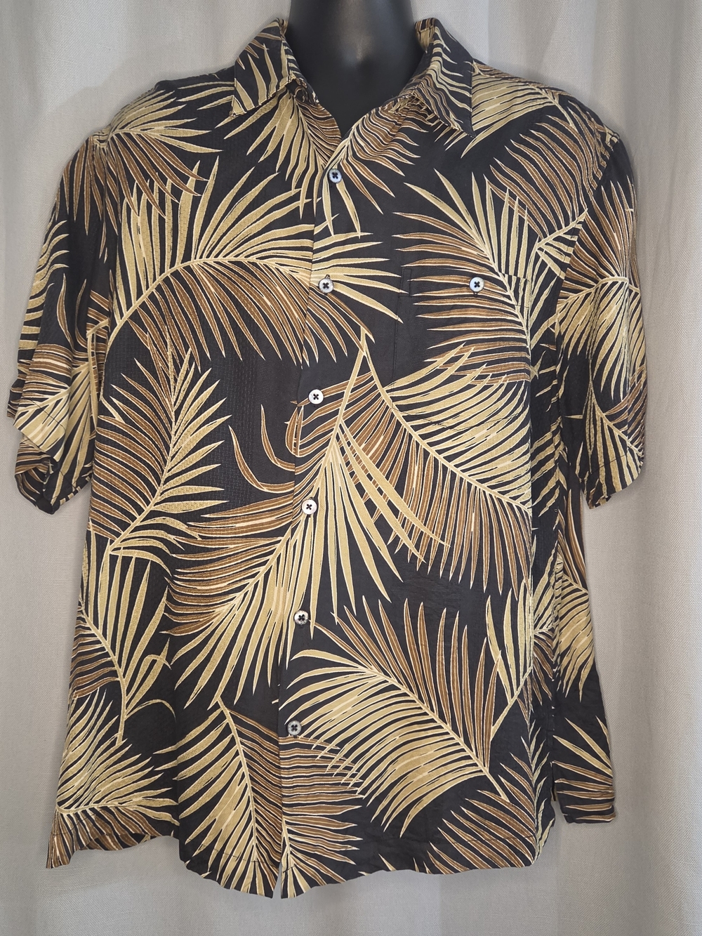 Tori Richard Men's Short Sleeve Palm-Leaf Shirt in Size Large 100% Silk